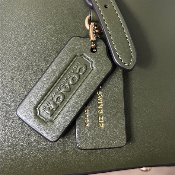 Coach Swing Zip - Olive - Picture 5 of 9